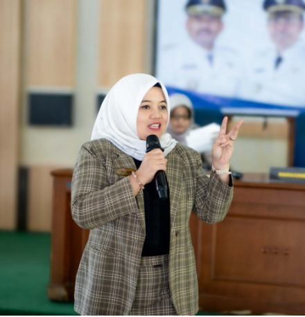 Foto : Riana Fathonatul Qoidah,M.Pd