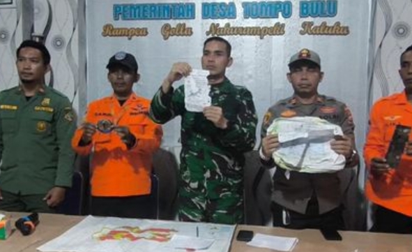 Foto : barang bukti penemuan serpihan pesawat