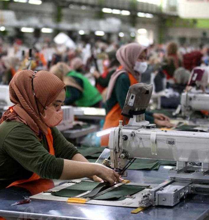 Foto : Hilirisasi Serap Jutaan Tenaga Kerja.