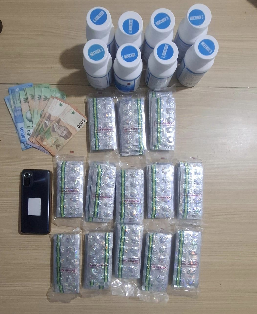 Foto : Barang bukti Ribuan Butir Tramadol dan Hexymer