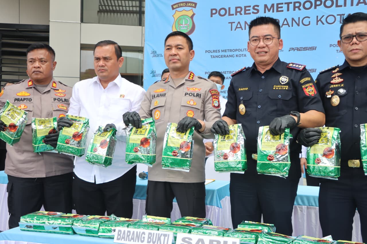 Foto : barang bukti sabu sabu /narkotika saat konfrensi pers.