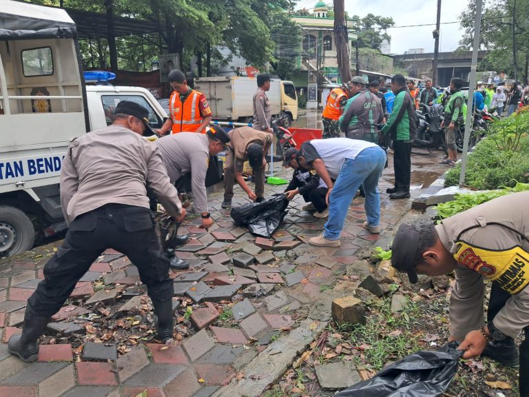 Foto : Dokumentasi polisi 77 Personel Gabungan Turun ke Jalan
