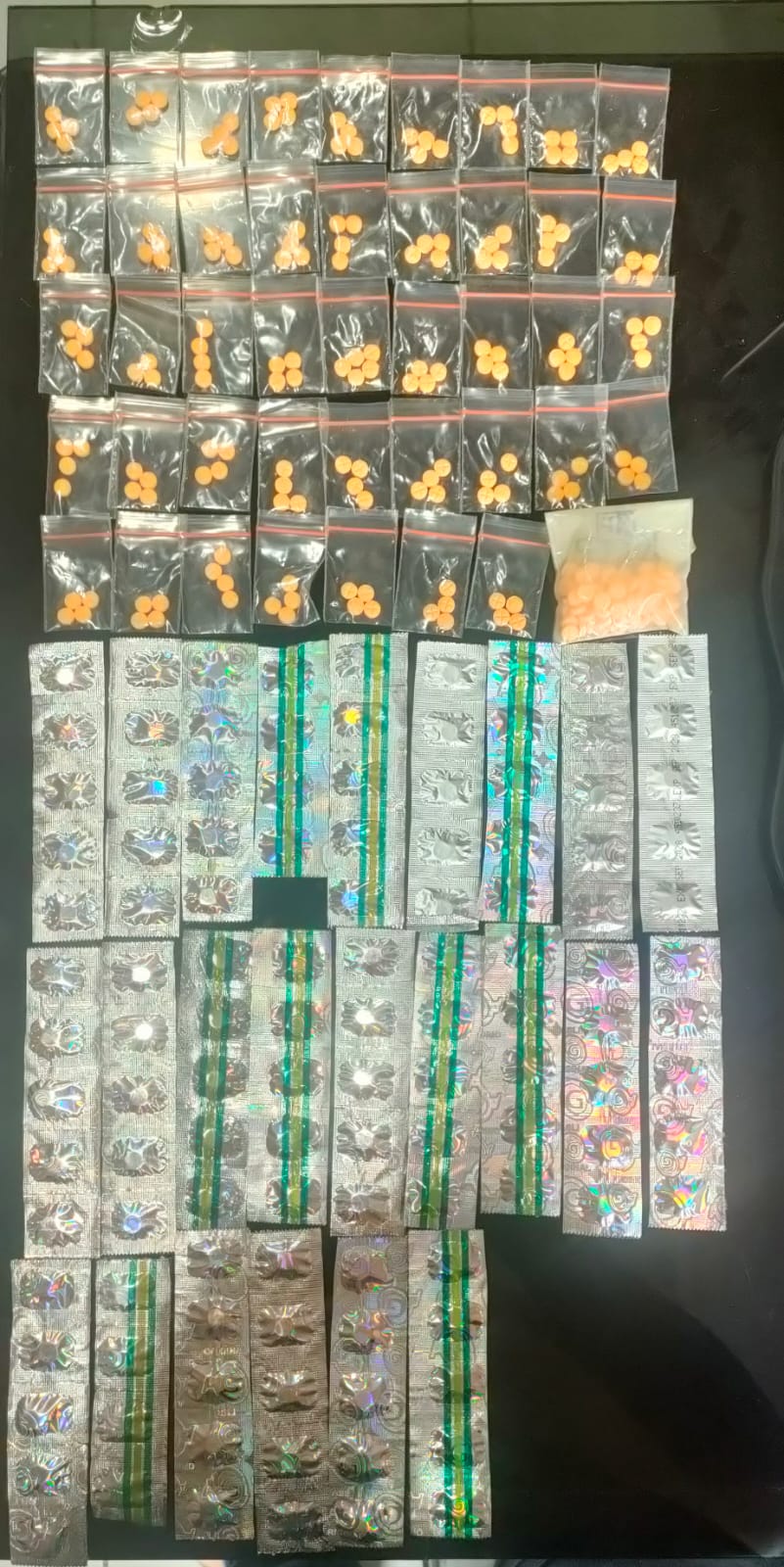 Foto : Barang obat keras berupa pil